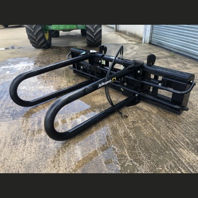 Used, mint condition, quadrogrip 200 bale handler. 